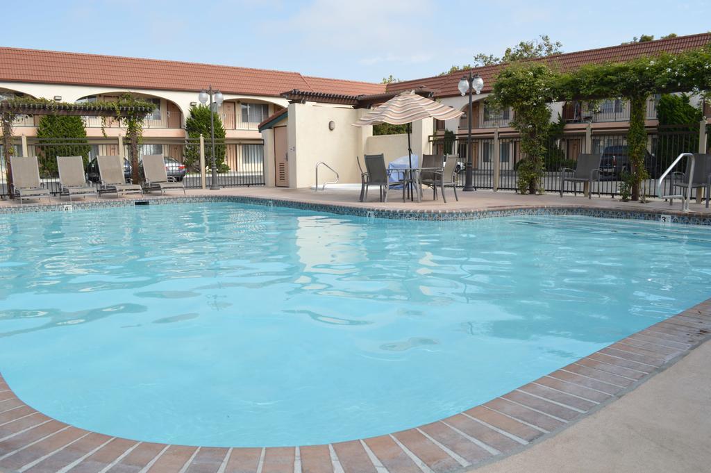 Laurel Inn & Conference Center Salinas Bagian luar foto