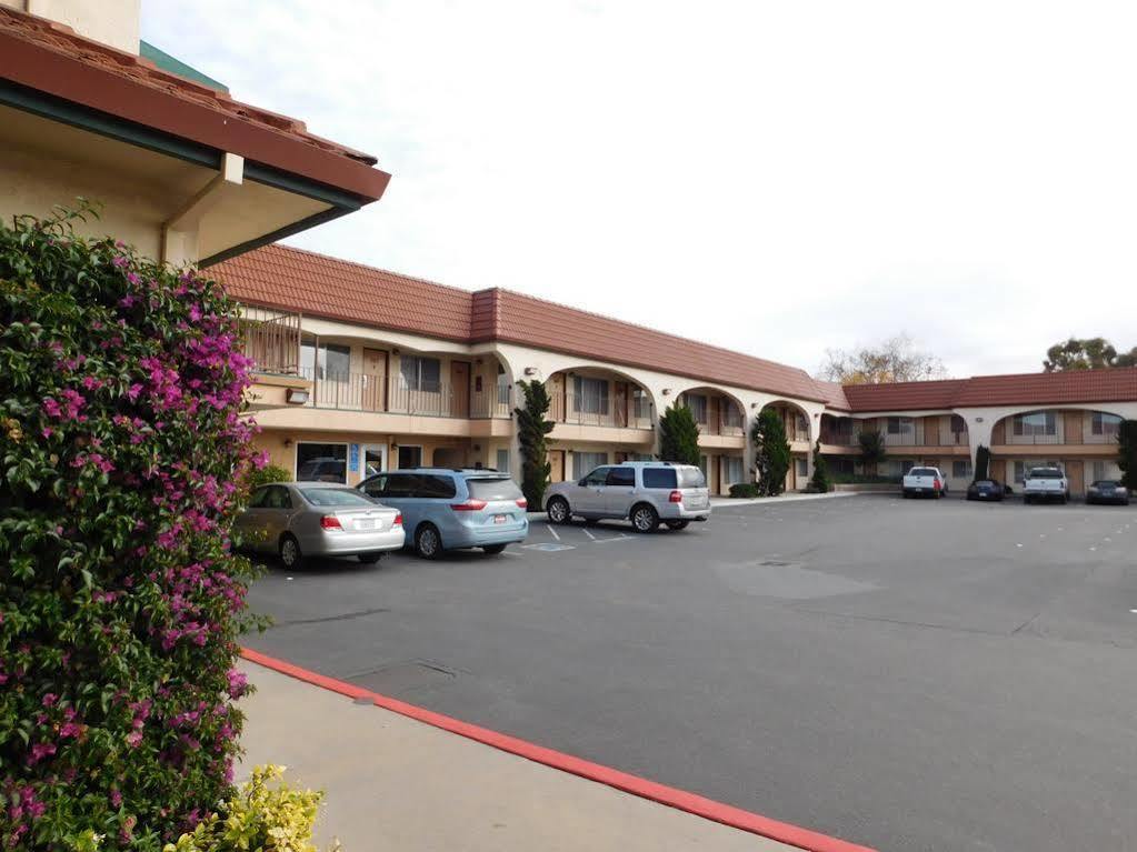 Laurel Inn & Conference Center Salinas Bagian luar foto