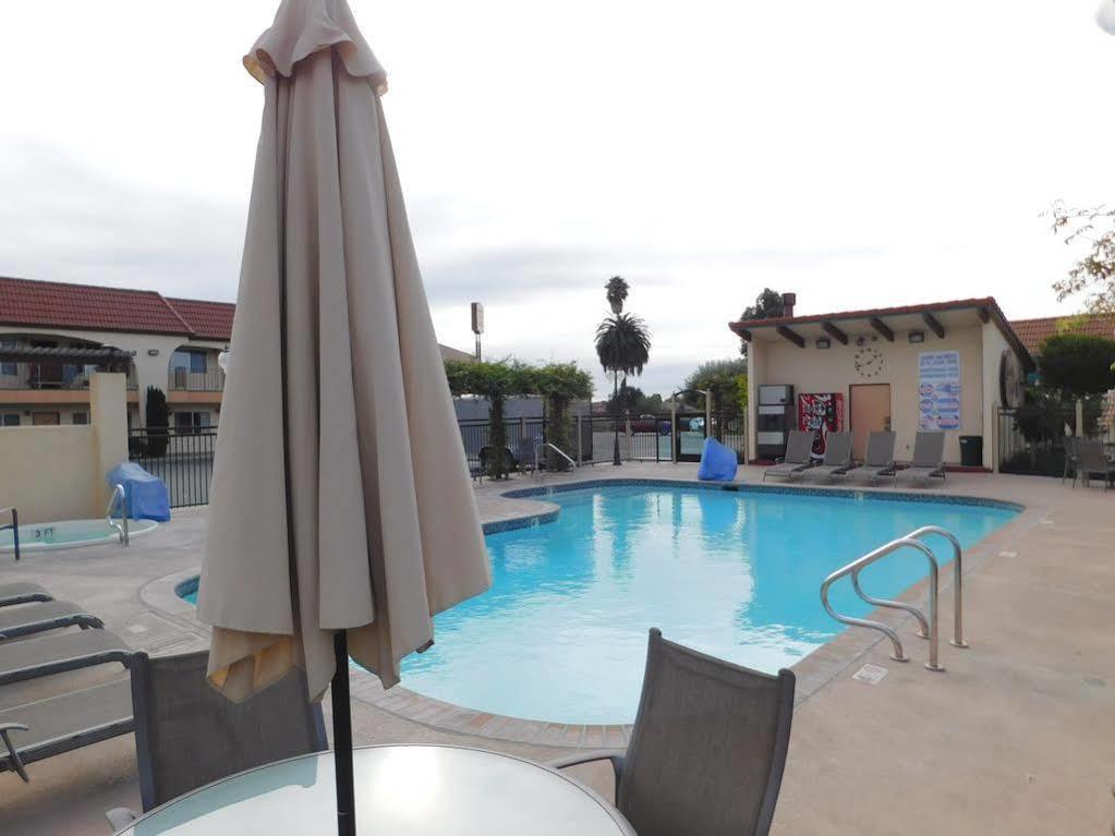 Laurel Inn & Conference Center Salinas Bagian luar foto