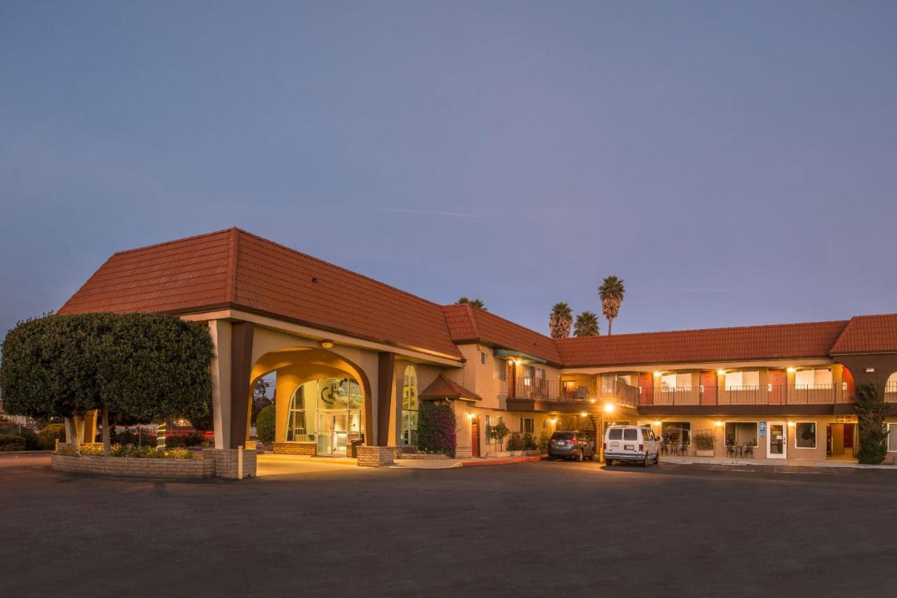 Laurel Inn & Conference Center Salinas Bagian luar foto