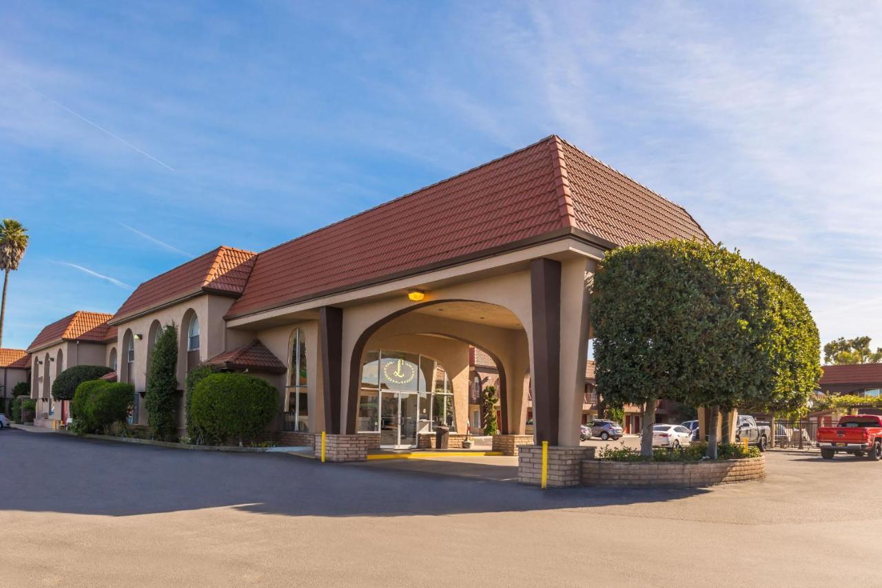 Laurel Inn & Conference Center Salinas Bagian luar foto